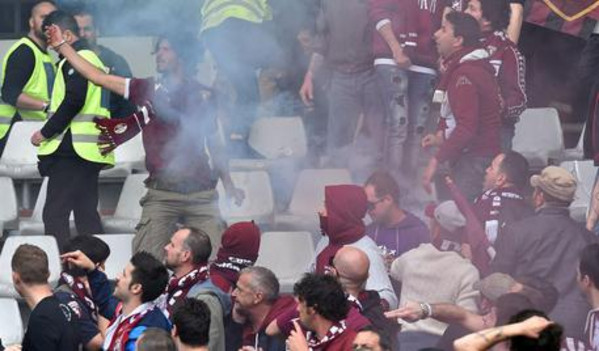 Calcio: derby Mole; bomba carta a stadio, tifosi feriti