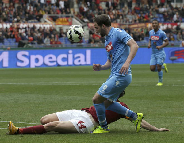 higuain manolas azione roma napoli