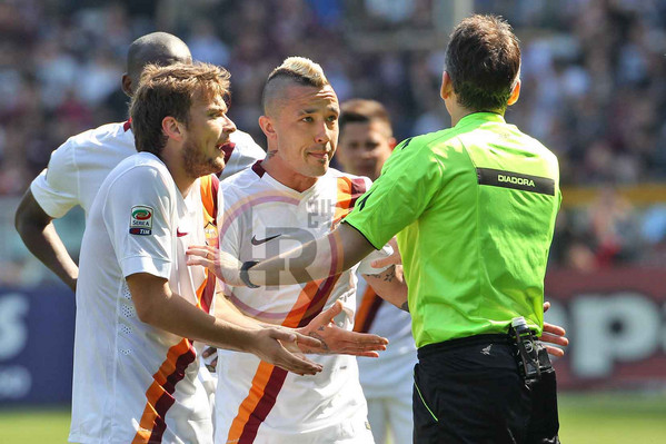 nainggolan ljajic proteste toro roma 120415 mancini