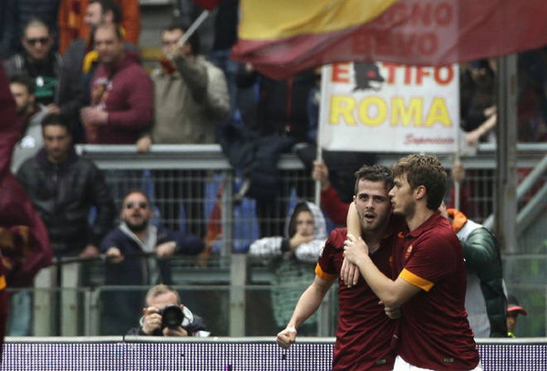 pjanic ljajic abbraccio roma napoli