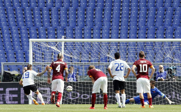 roma atalanta denis rigore gol