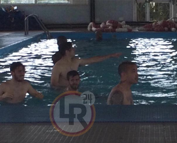 allenamento piscina trigoria nainggolan florenzi pjanic