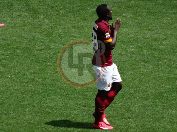 doumbia profilo tutta figura