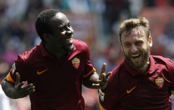 doumbia sorride esulta ddr dietro roma genoa