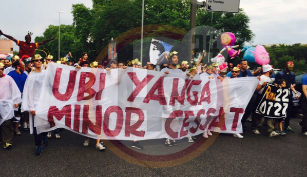 festa ponte milvio corteo striscione yanga