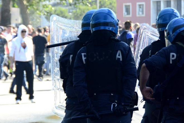 lazio roma scontri polizia derby (3)
