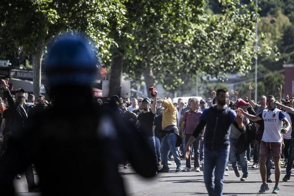 lazio roma scontri polizia derby