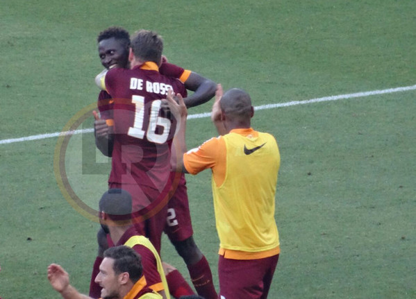 yanga de rossi abbraccio derby