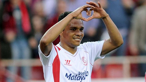 bacca esulta cuore maglia siviglia