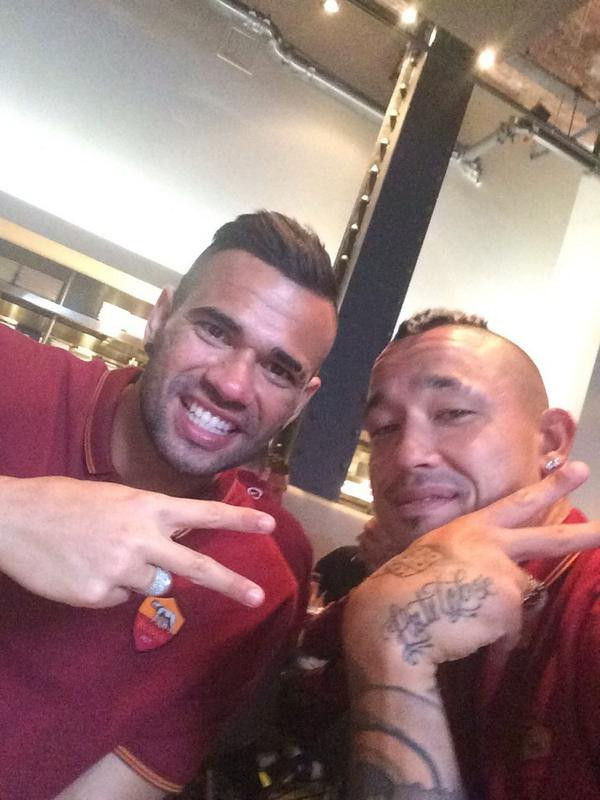 castan nainggolan borghese saluto