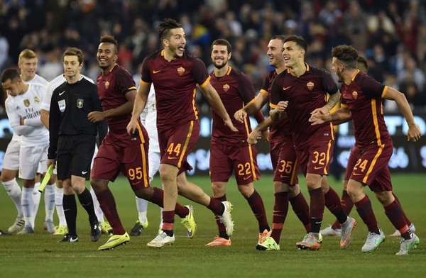 manolas gruppo esulta roma real