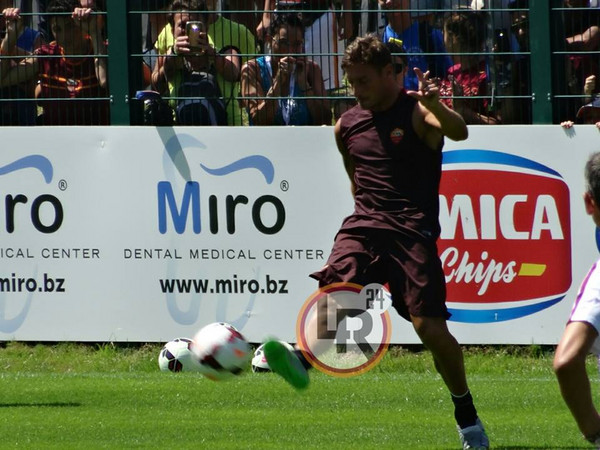 ritiro roma totti calcia  10.7.15