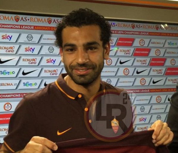 salah sorriso posa maglia