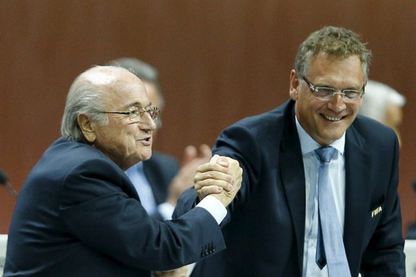 1015900-sepp-blatter-gauche-jerome-valcke