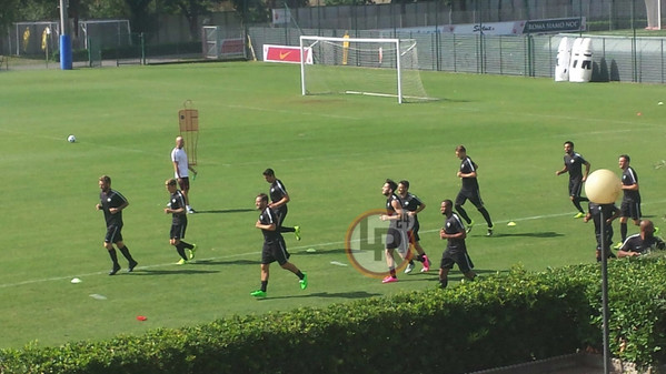 trigoria squadra si riscalda-1