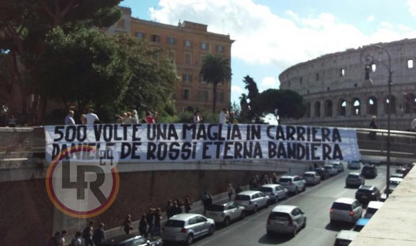 Striscione De Rossi