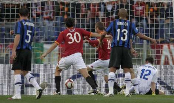 20100327_4330_roma_inter_de_rossi_gol.jpg.pagespeed.ce.kJfkFmPVDm