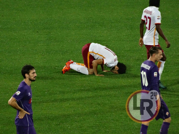 Salah esulta inginocchiato Fiorentina-Roma 25.10.15