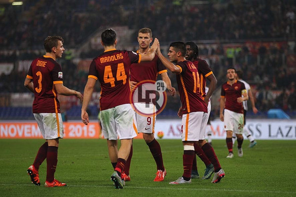 gruppo festeggia gol roma udinese lr24