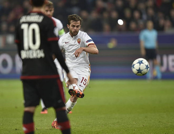 pjanic tiro bayer roma