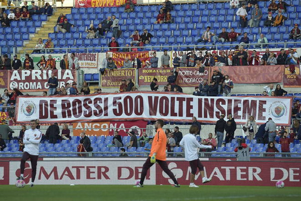 striscione de rossi 500