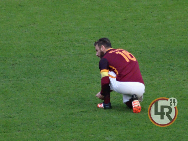 de rossi accovacciato