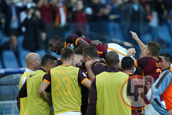 esultanza gruppo abbracciato ruediger rudiger roma-lazio 08.11.15