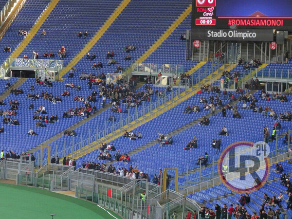 curva sud semi vuota roma spezia