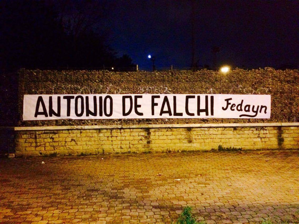 striscione de falchi