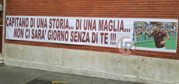 striscione totti porta metronia lr24