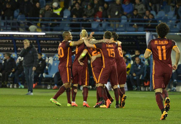 gruppo-esulta-campo-empoli-roma