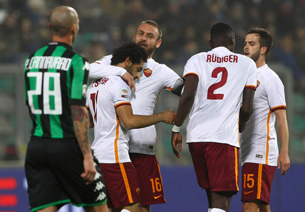 salah-abbracciato-de-rossi-sassuolo-roma