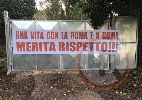 striscione trigoria caso totti 22.02.2016