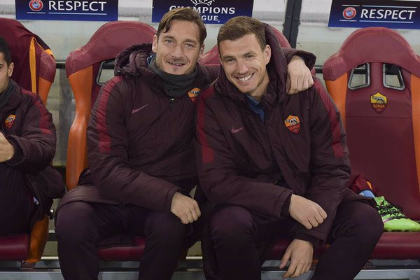 totti dzeko seduti vicino panchina