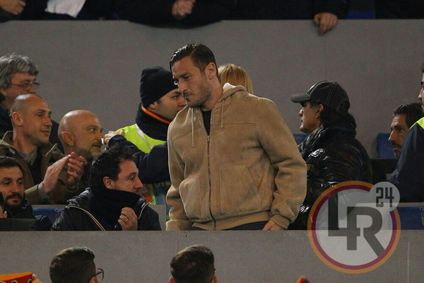 totti in tribuna lr24