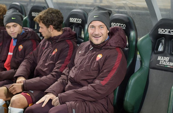 totti panchina sassuolo roma