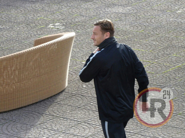 trigoria totti entra in campo lr24