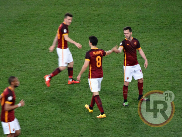 perotti esultanza 3-0 Roma-Fiorentina 04.03.16