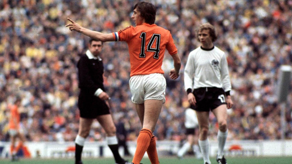 cruyff olanda da dietro