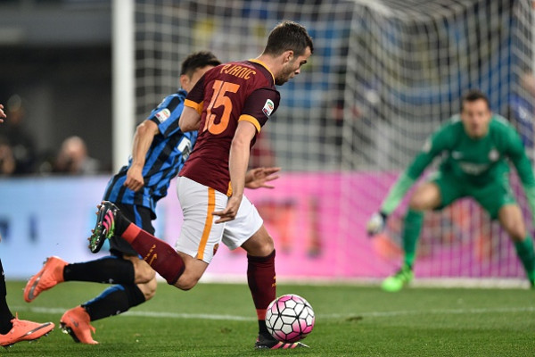 pjanic-porta-palla-spalle-roma-inter