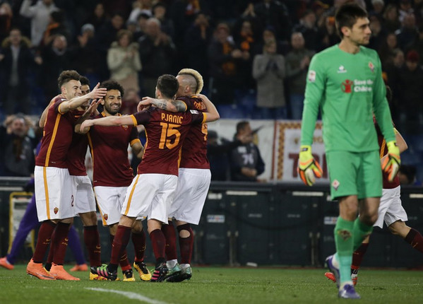 roma esulta  vs fiorentina