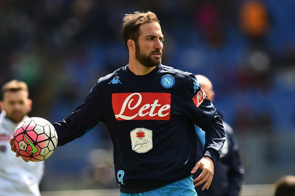 higuain-riscaldamento-roma-napoli