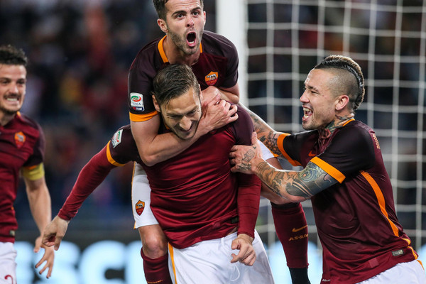 totti abbracciato roma toro