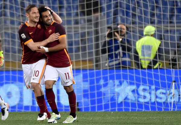 totti-salah-esultano-roma-bologna