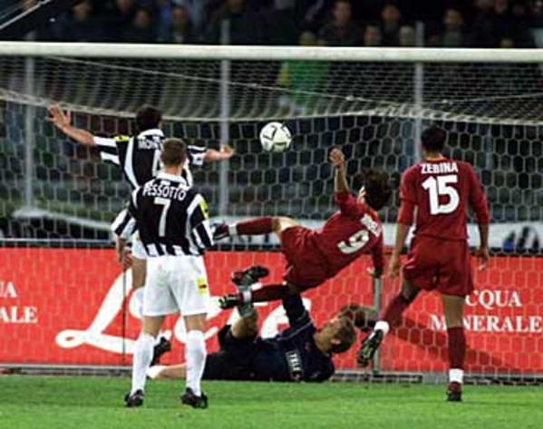 2001-05-06-Juventus-Roma-2-2-gol 2-2-Montella al volo[Sportal]
