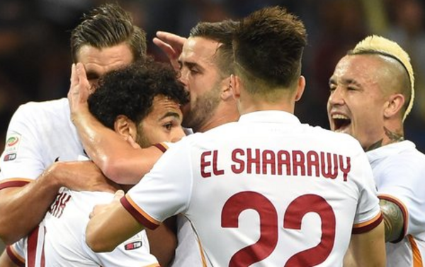 squadra festeggia gol salah milan roma