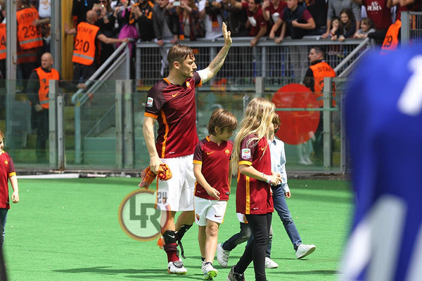 totti giro di campo finale roma chievo lr24