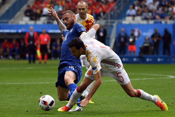 de-rossi-busquets-italia-spagna