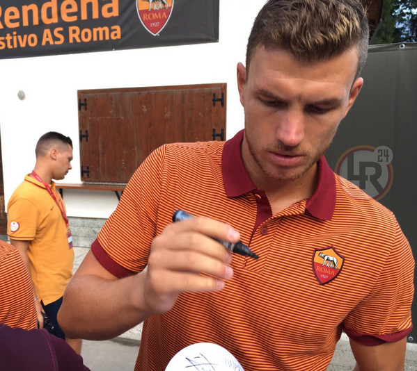 Dzeko ritiro autografi 09.07.2016 giorno 1