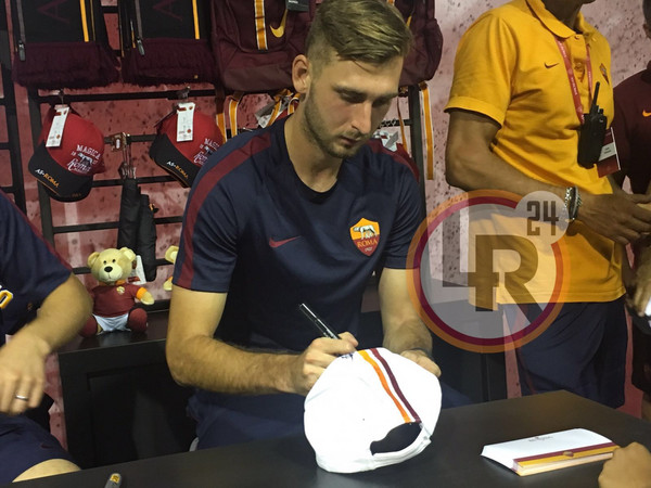 autografi  gyomber nike store 11.07.2016